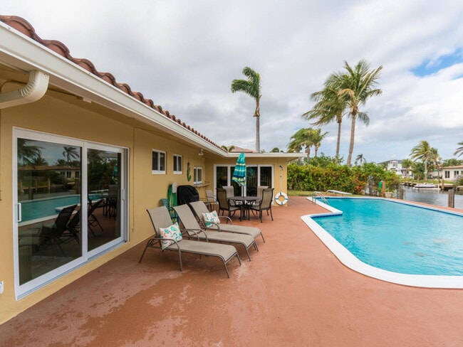 Building Photo - 4930 NE 27th Ave