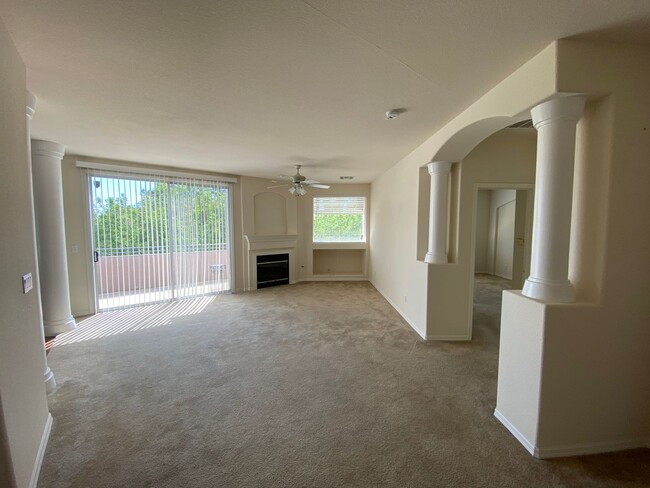 Building Photo - **$500 OFF FIRST MONTH RENT** Upscale Cond...