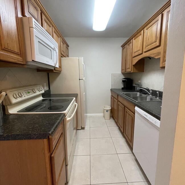 Building Photo - 3915 S Flagler Dr