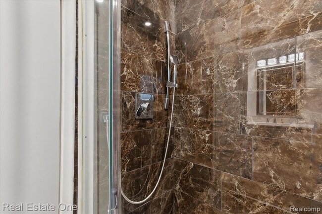 Building Photo - 23944 Fordson Dr