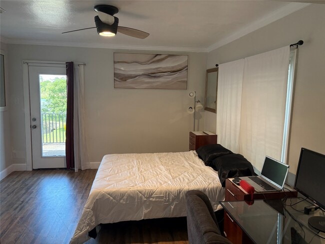 Building Photo - 1820 N MacGregor Way