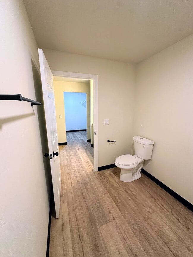 Building Photo - 1201-1203 Atrium Ct