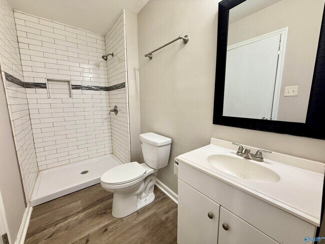 Building Photo - 117 Meadow Dr