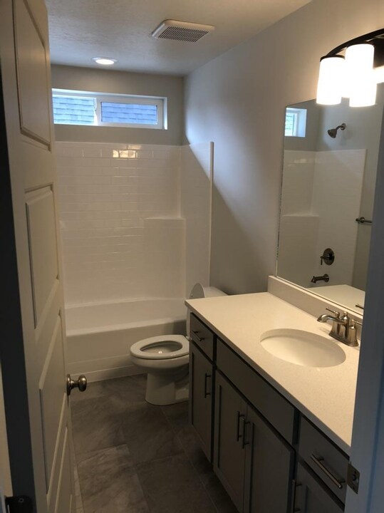 Hall bathroom - 441 W 3200 N