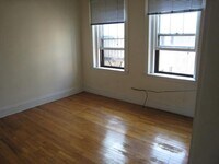 Building Photo - $2,110 Brighton Studio | Short distance to Green Line | Budget-Friendly Brighton Living