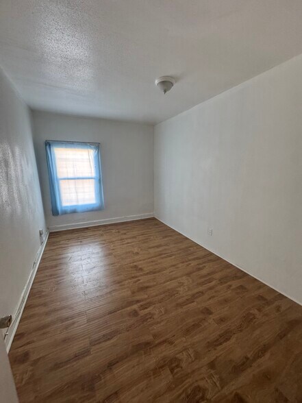 Building Photo - 256 W Florence Ave