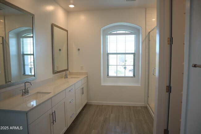 Building Photo - 4077 S Sabrina Dr