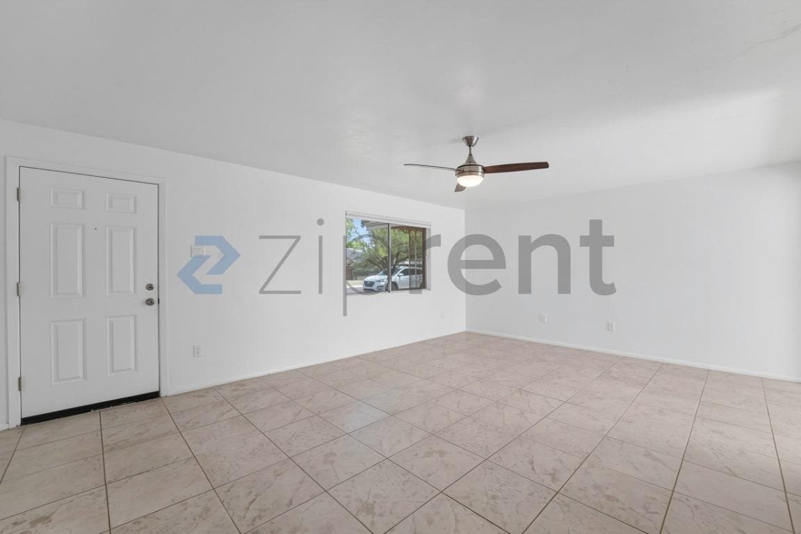Building Photo - Unit 2