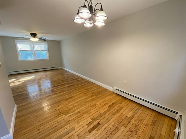 Building Photo - 144 E Main St