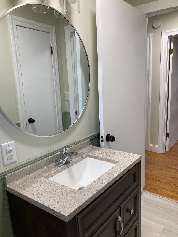 Building Photo - 222 Bank Dr