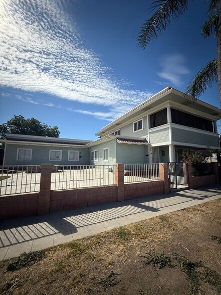 Building Photo - 3360 Fairmount Blvd