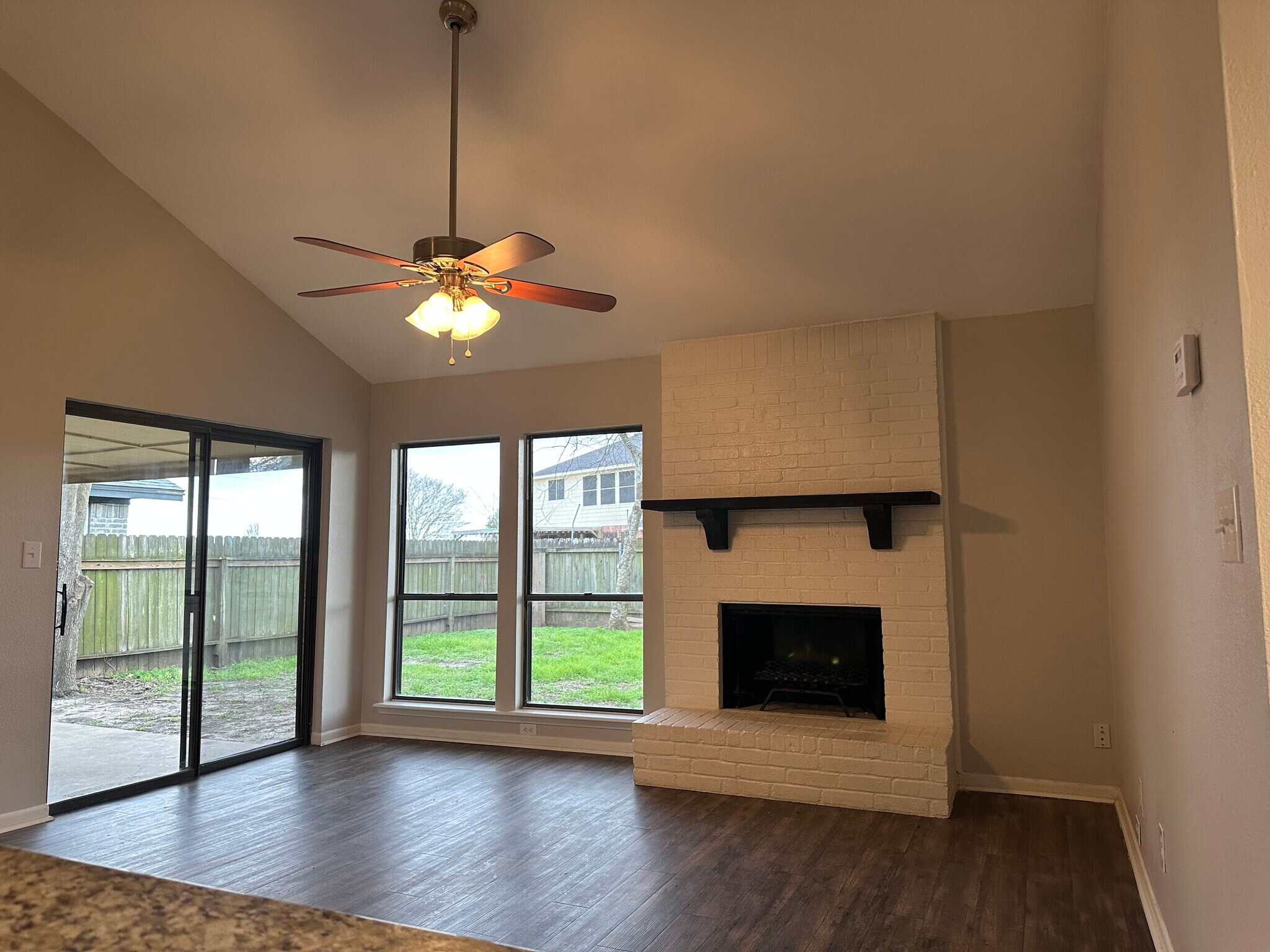 Building Photo - 105 Ivanhoe Dr