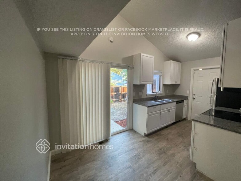 Building Photo - 17405 E Temple Dr