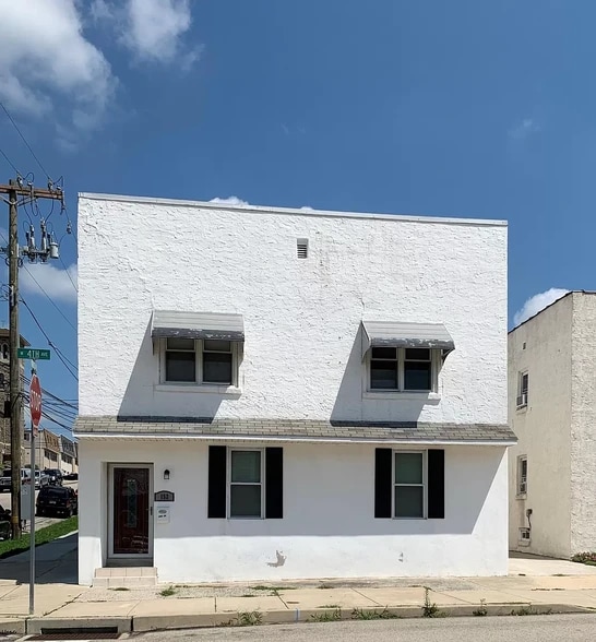 Building Photo - 152 W 4th Ave