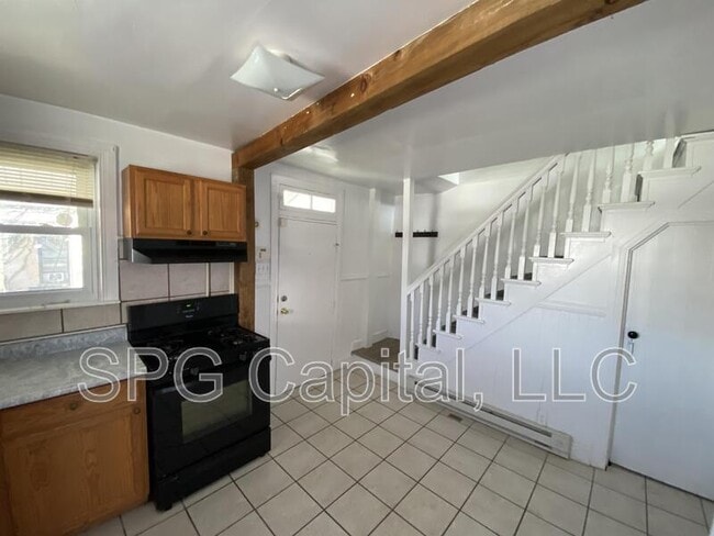 Building Photo - 819 Manor St