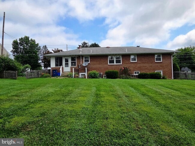 Building Photo - 25020 Oak Dr