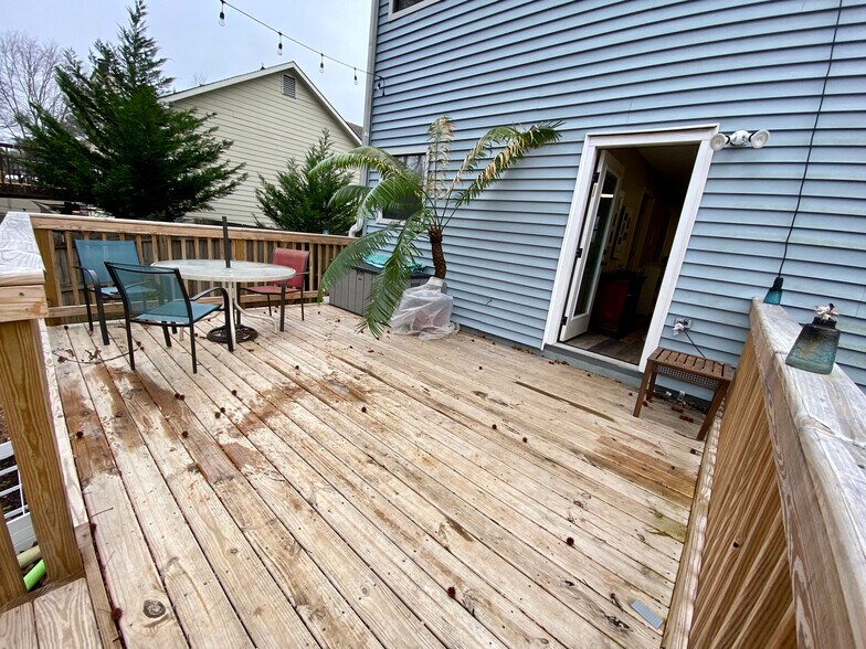 Building Photo - 1095 Mountain Springs Dr NW