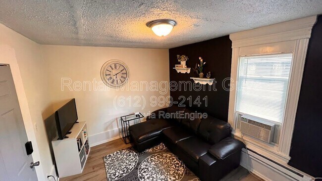 Building Photo - 3245 3rd Ave S