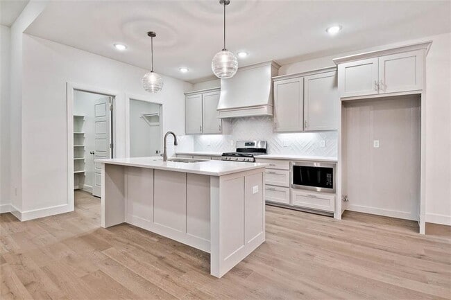 Building Photo - 5 Stoneleigh Ln