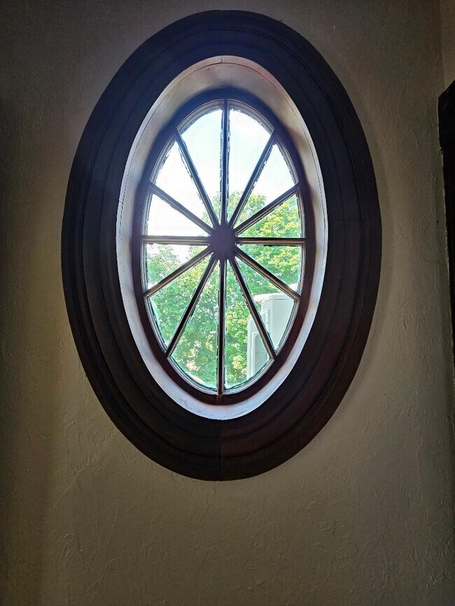 Building Photo - 764 Rock St