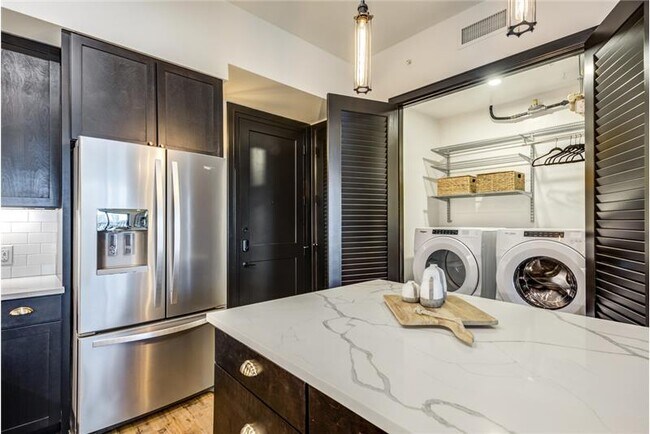 Building Photo - 402 Guadalupe St