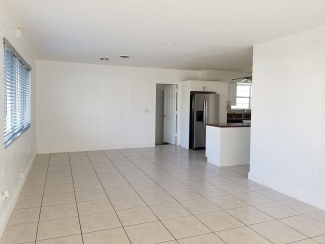 Building Photo - 20941 NE 25th Ct