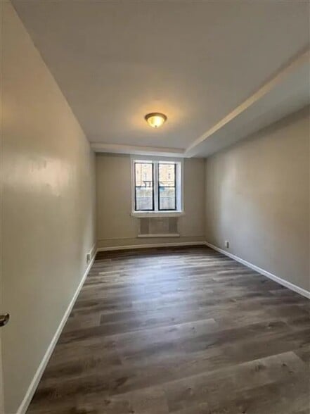 Building Photo - 25 Van Velsor Pl