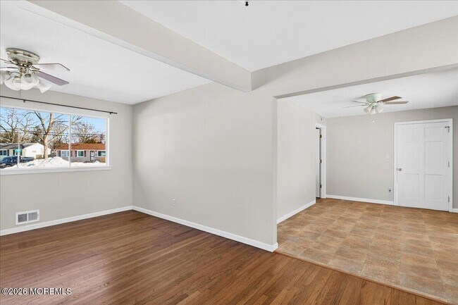 Building Photo - 8 View Dr