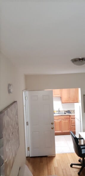 Building Photo - 466 S Wetherly Dr