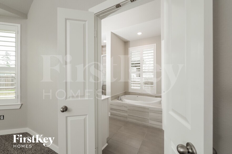 Building Photo - 235 Aster View Ct