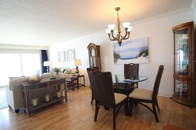 Building Photo - Gorgeous Furnished Direct Ocean Condo in Indialantic