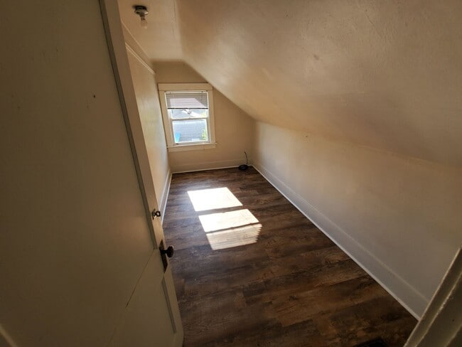 Building Photo - *Move In Special, Free Month of Rent! (See ad for details)*5 Bedroom House on OSU Campus!