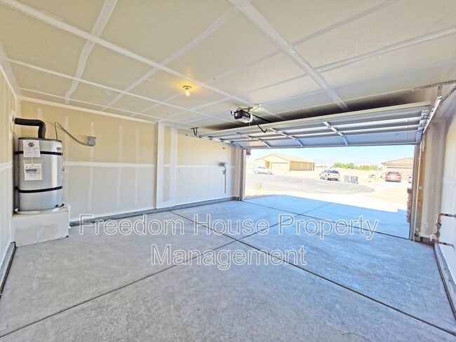 Building Photo - 660 Huyana Wind Dr