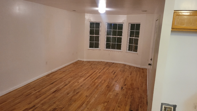 Building Photo - 323 E Jersey St