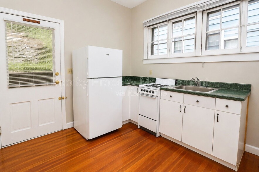 Building Photo - 318 Tremont St