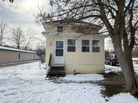 Building Photo - 2026 Renovation – Clean, Updated 2-Bedroom Near Shopping & Highways