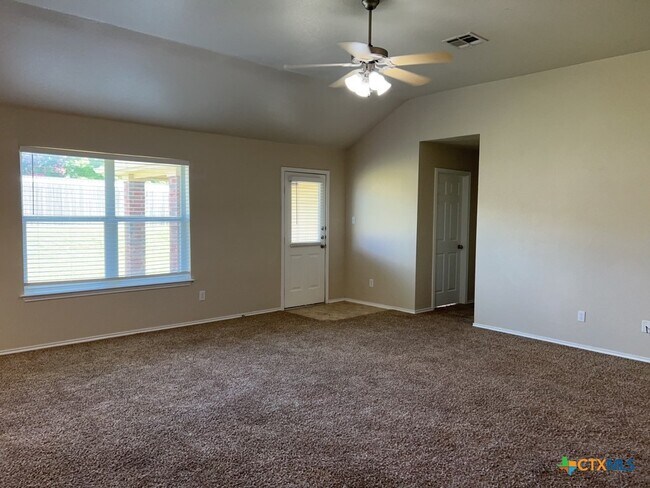Building Photo - 309 Viola Dr