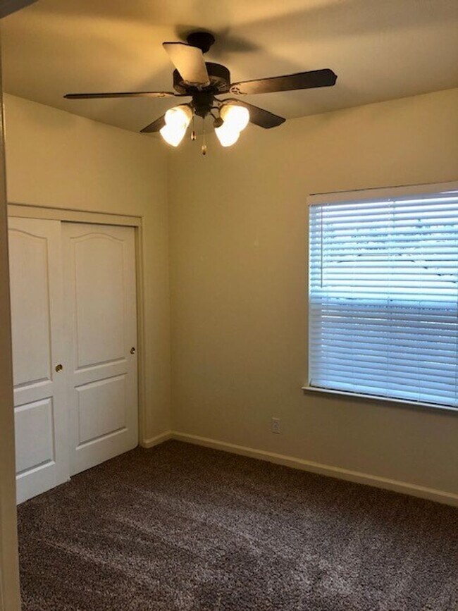 Building Photo - Gorgeous 2-Story 3 Bedroom, 2.5 Bath Home with 2 Car Garage Located in Folsom is Available NOW!