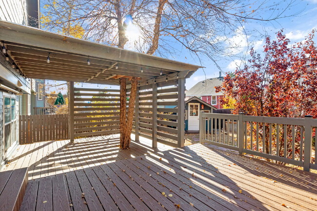 Building Photo - Beautiful 4 Bedroom Home with Backyard The...