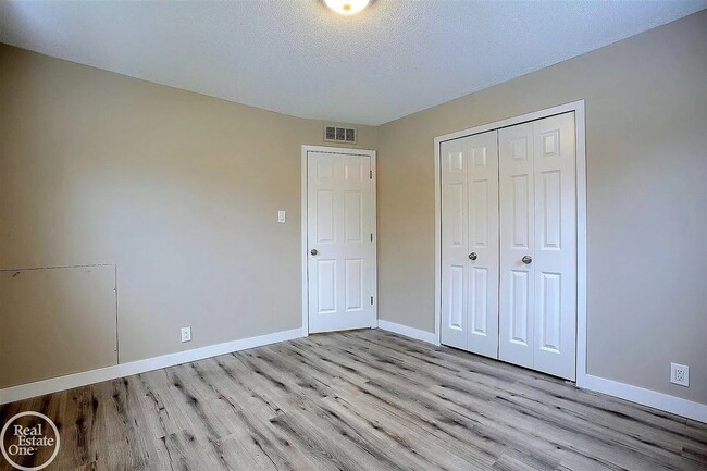 Building Photo - 47705 Roland St