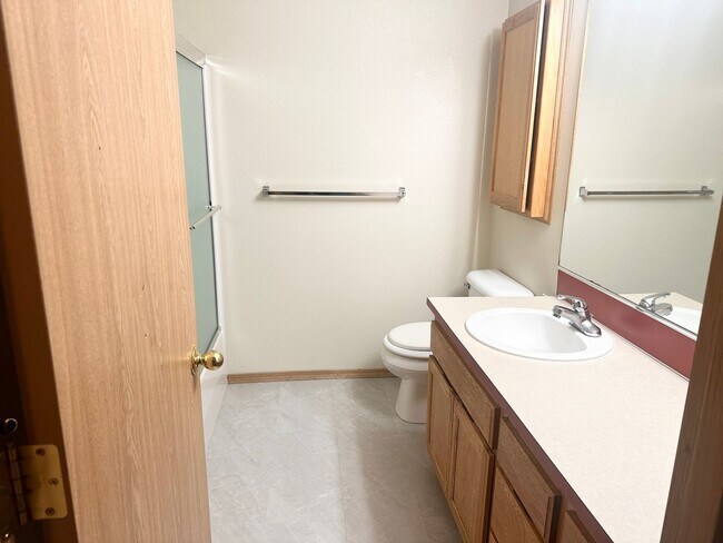 Building Photo - *HALF OFF first full month of rent!* Darli...