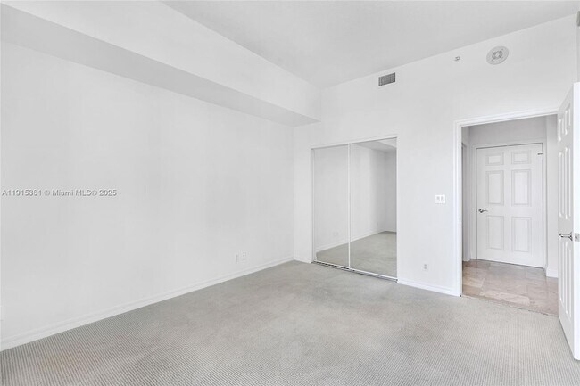 Building Photo - 3200 N Ocean Blvd