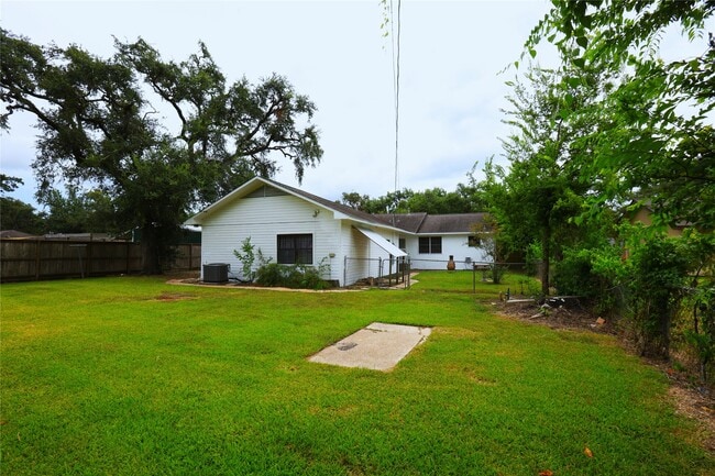 Building Photo - 609 Magnolia St