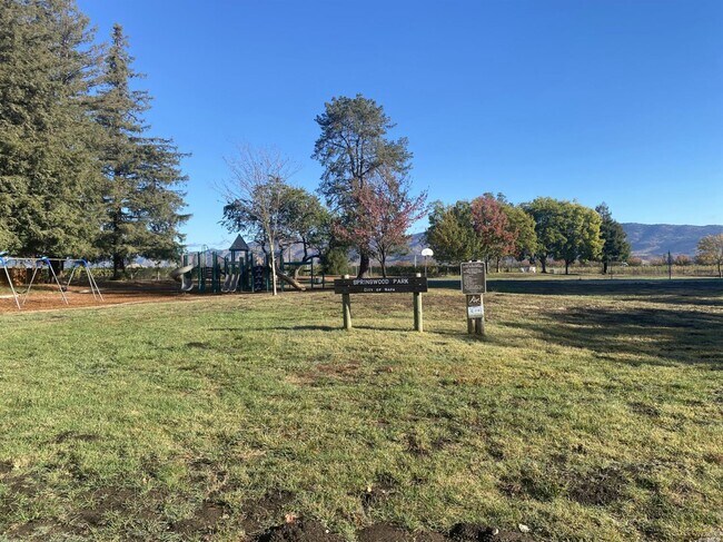 Building Photo - 1570 Parkwood St