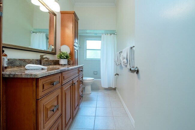 Building Photo - Palm Aire Fully Furnished Rental