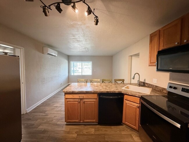 Building Photo - ADORABLE 2 BED WINTER PARK RENTAL HOME