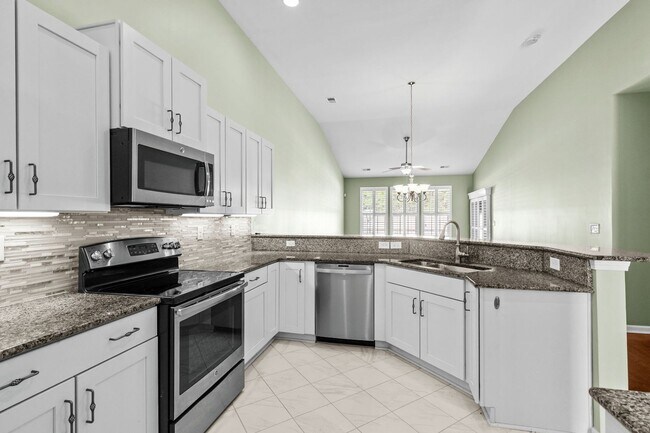Building Photo - 156 Parmelee Dr