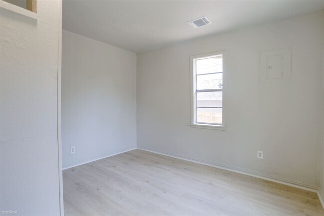 Building Photo - 2 br, 1 bath House - 221 Porter Drive