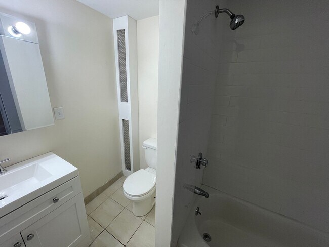 Building Photo - Huge 4-BED 2-BATH Union Square ALLSTON