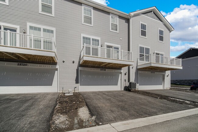 Building Photo - 25718 W Yorkshire Dr